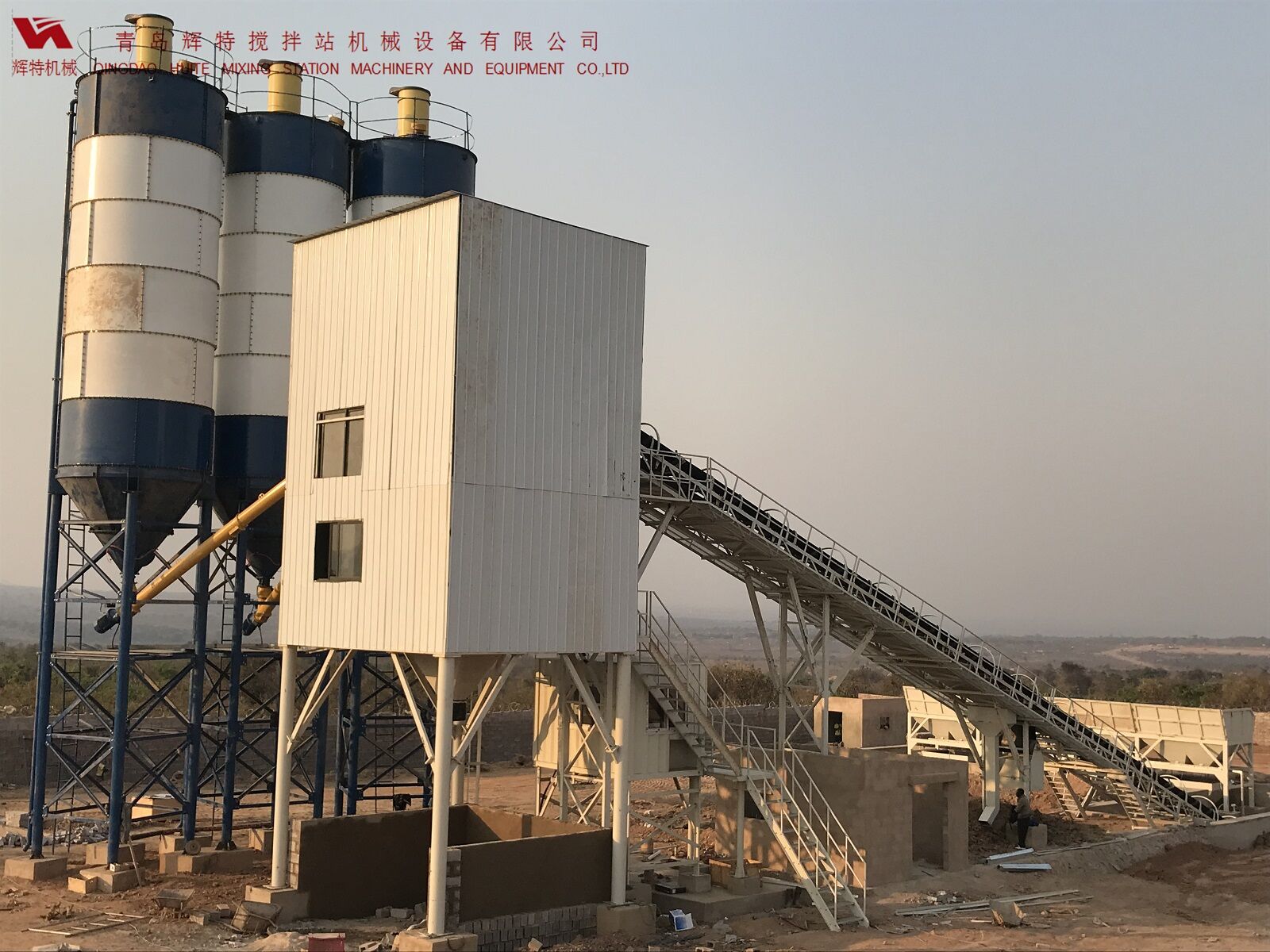 輝特混凝土攪拌站HZS120采用國內(nèi)外知名品牌，大大降低了設備故障率