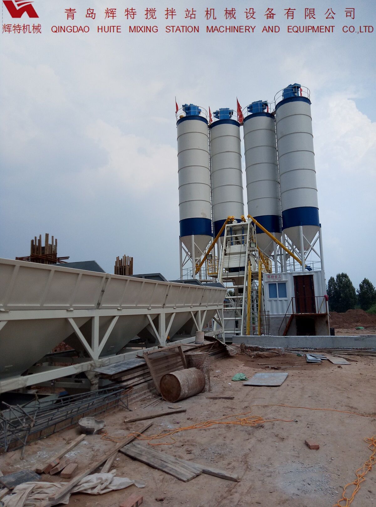 輝特?cái)嚢枵綡ZS75特別適合于干硬性、半干硬性混凝土的生產(chǎn)