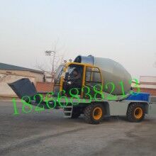 湖北漢川道路施工運(yùn)輸攪拌罐車(chē) 小型混凝土攪拌罐整車(chē)自上料攪拌車(chē)