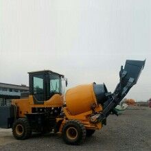 湖北麻城房屋建筑自上料混凝土攪拌車(chē) 精確稱重系統(tǒng) 定量液壓供水系統(tǒng)