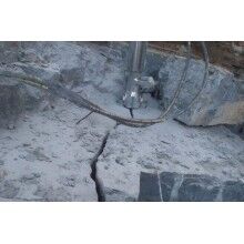 江蘇省露天開采石頭用巖石分裂機(jī)設(shè)備