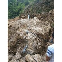 礦山巖石開采劈裂機(jī)