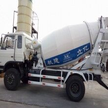 河南攪拌罐車生產(chǎn)廠家，億立實業(yè)4m3混凝土罐車專賣